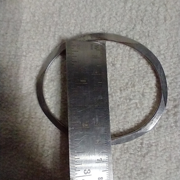 Silvertone thin bangle bracelet - Picture 4 of 4